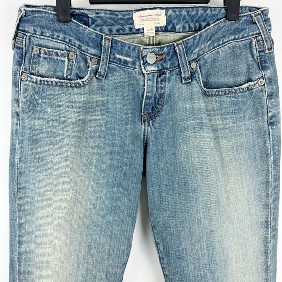 Abercrombie & Fitch Vintage Women's Flare Light Wash Low Rise Jeans Size 4R - Picture 2 of 16